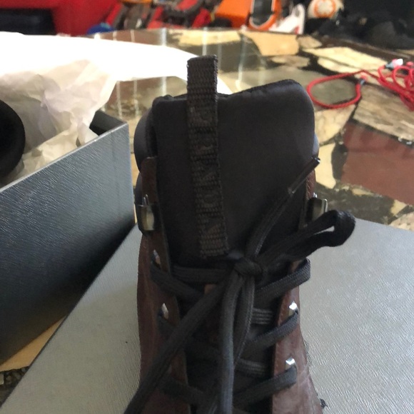 Prada - Picture 3 of 7